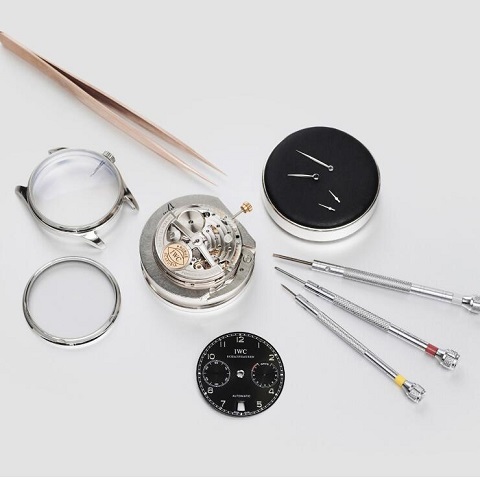 梅花售后服务中心电话（梅花表壳变色）