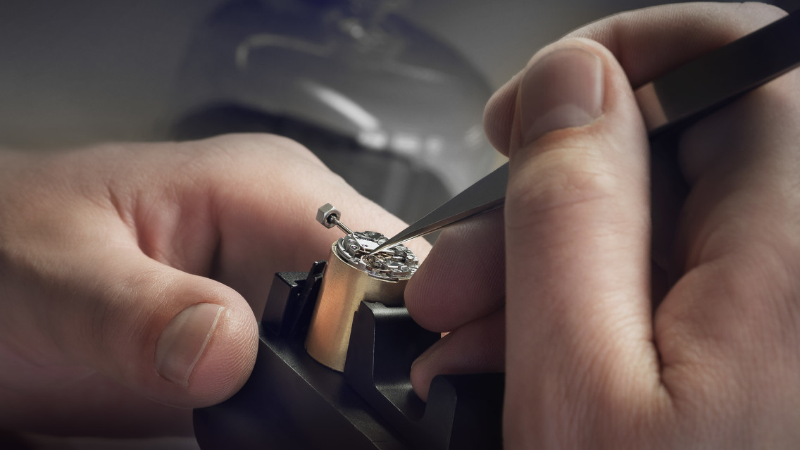 梅花手表多长时间保养一次（梅花表针弯曲）