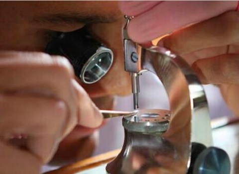 梅花售后电话（梅花手表发条清洗）